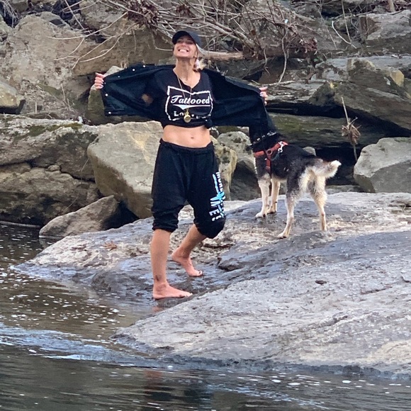 Meet your Posher, Aja - Picture 8 of 9